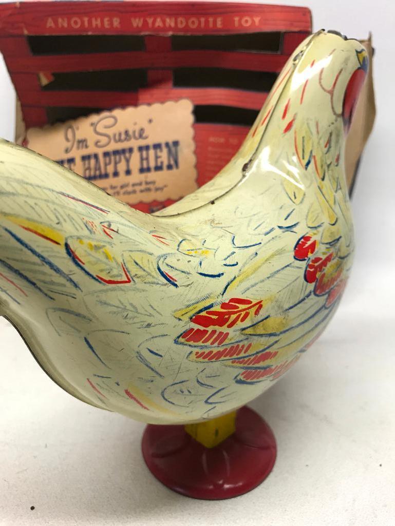 Vintage Wyandotte "I'm Suzy The Happy Hen" Chicken W/Box