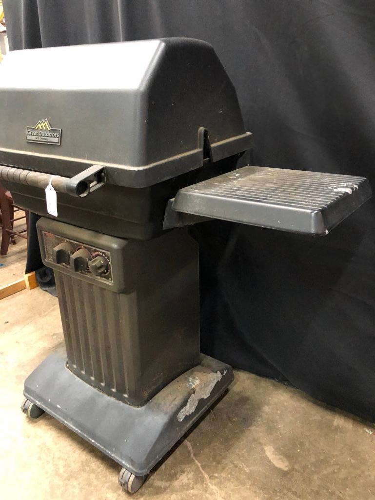 Great Outdoors Gas Grill W/Cover