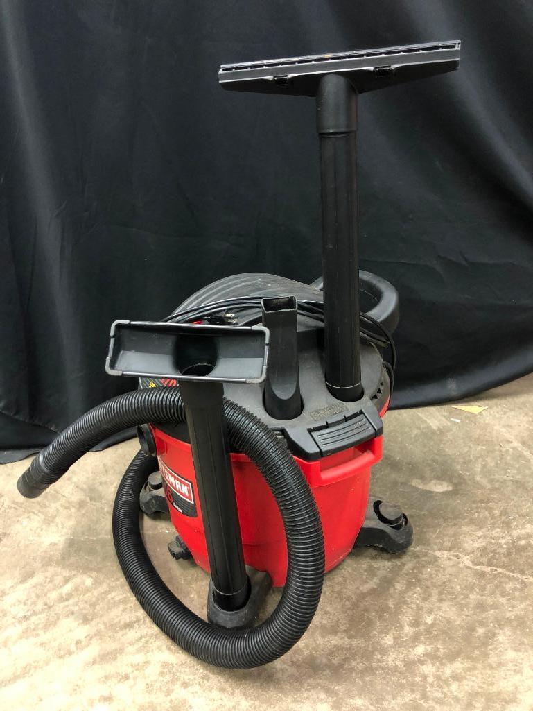 Craftsman 6.HP Wet/Dry Vac W/Attachments