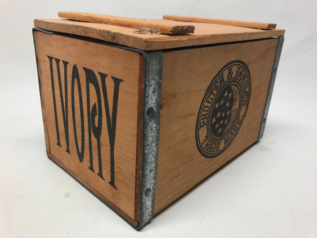 Wooden "P & G" Lidded Box