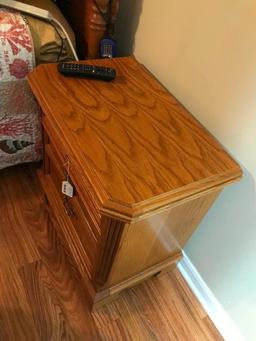 Bassett Furniture 2-Drawer Oak Night Stand