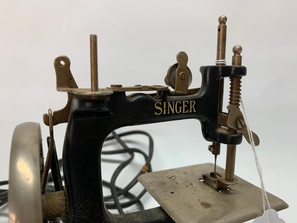 Antique Singer Featherweight/Child Size Sewing Machine W/Motor