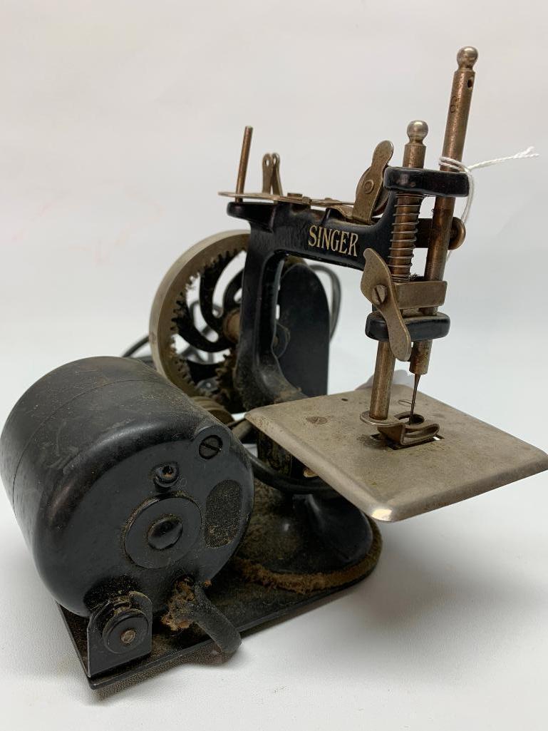 Antique Singer Featherweight/Child Size Sewing Machine W/Motor