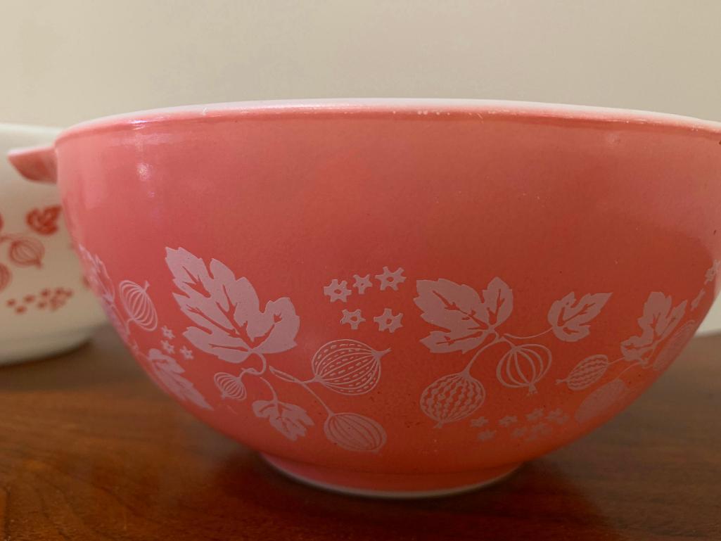 (2) Vintage Pyrex Mixing Bowls