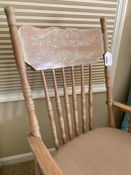 Antique Oak Pressed & Spindle Back Chair W/Curved Arms