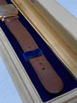 Vintage Gold Filled Hamilton Men's Wristwatch In Original Box