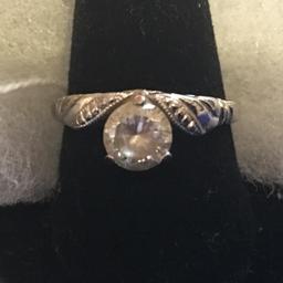 Sterling .925 Ladies Ring W/Round Solitaire Setting