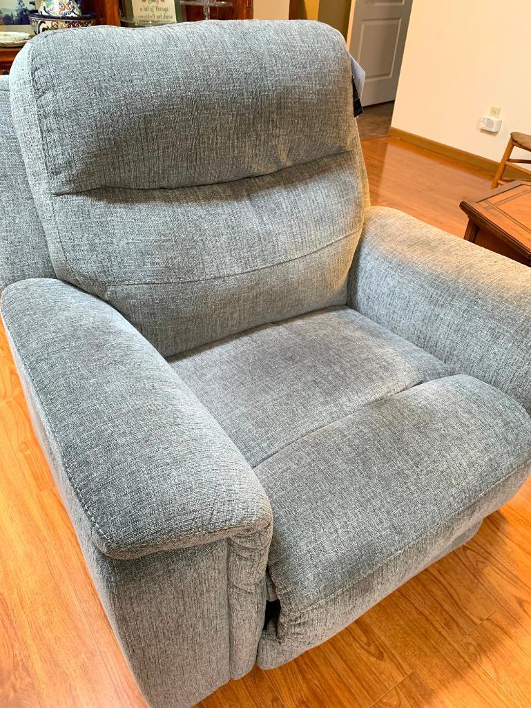 Ashley, Signature Design Electric Recliner