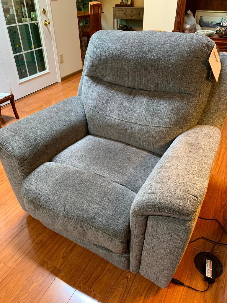 Ashley, Signature Design Electric Recliner