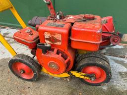 Mc Lane Gas Edger with 3HP Briggs and Stratton Motor
