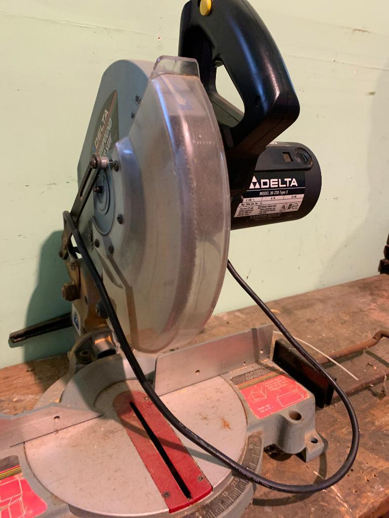 Delta, Model 36-220 Type 3, 10" Compound Miter Saw, Working