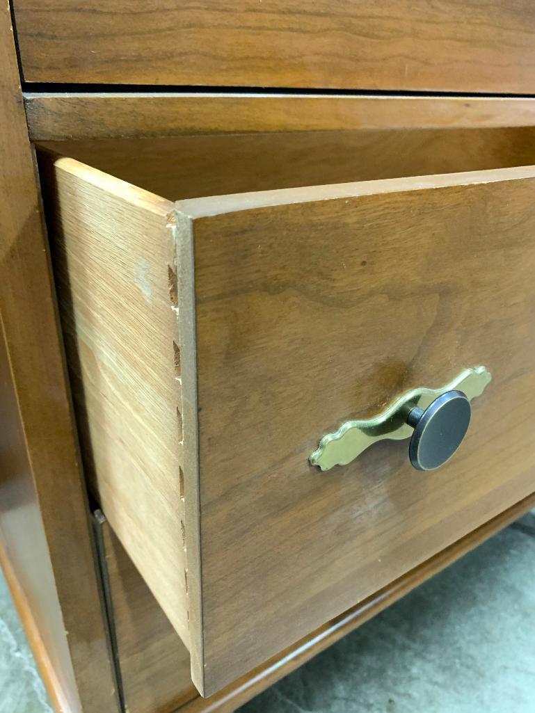 Mid Century Modern Chest of Drawers