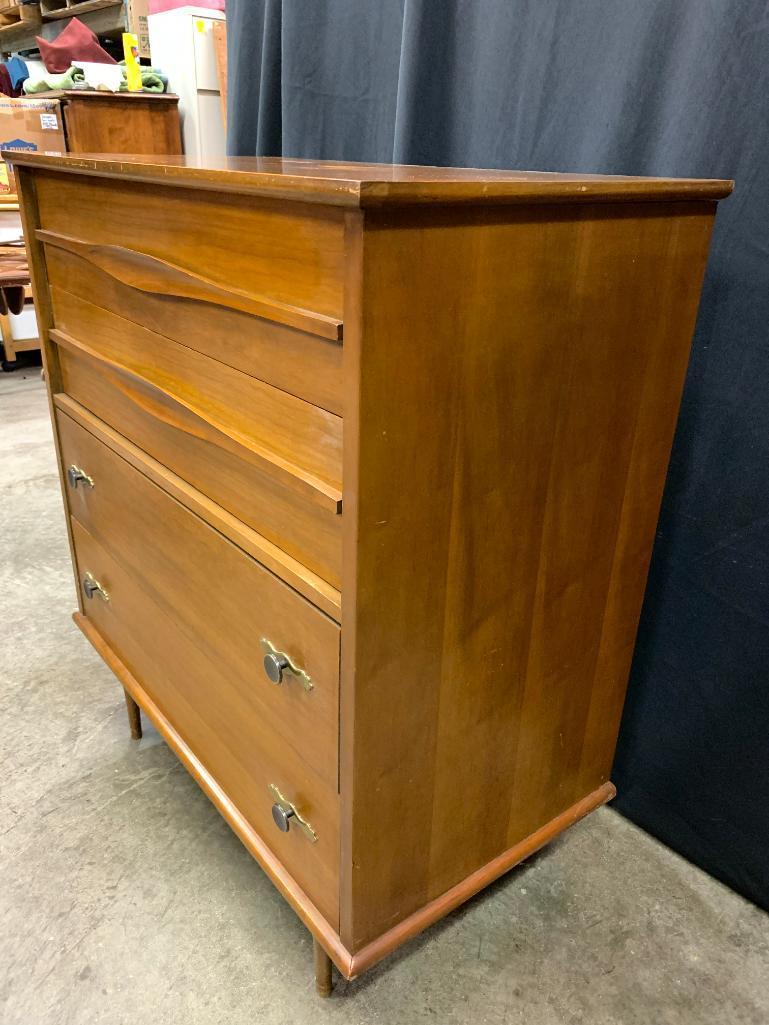 Mid Century Modern Chest of Drawers