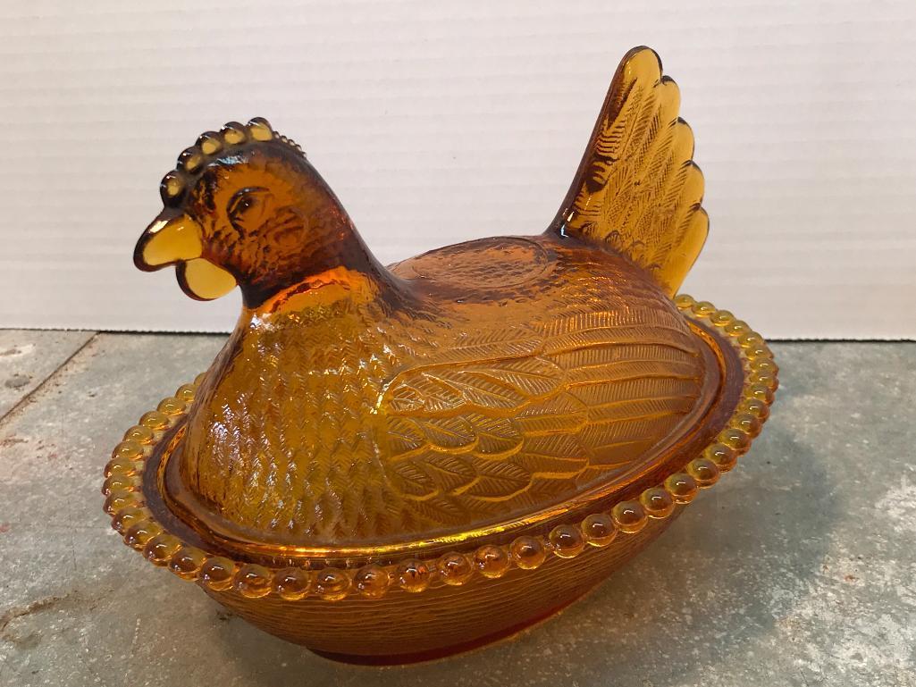 Amber Glass Hen On Nest, 7 Inches Long