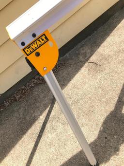 Dewalt DWX725 Heavy Duty Work Stand. This Item Appears to be almost New.