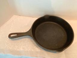 Vollrath #7 Cast Iron Skillet Diameter 9.5"