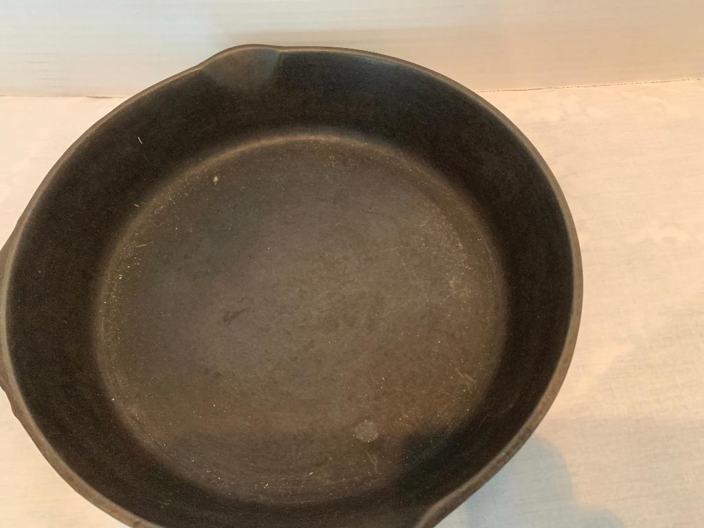 Vollrath #7 Cast Iron Skillet Diameter 9.5"