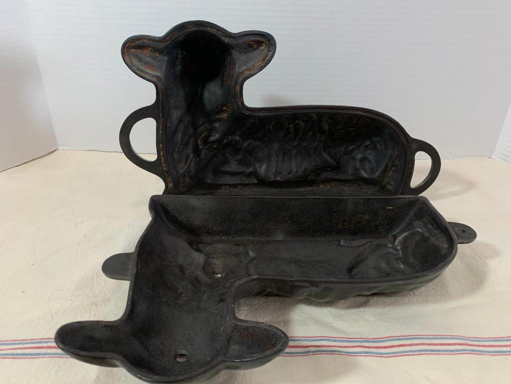 Griswold/Ohio Wagner Ware Cast Iron Lamb Cake Pan No.866. This Item is 7.5" Tall - As Pictured