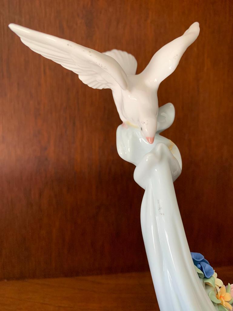 Lladro "Petals of Peace" with Original Box. This is 7.5" Tall