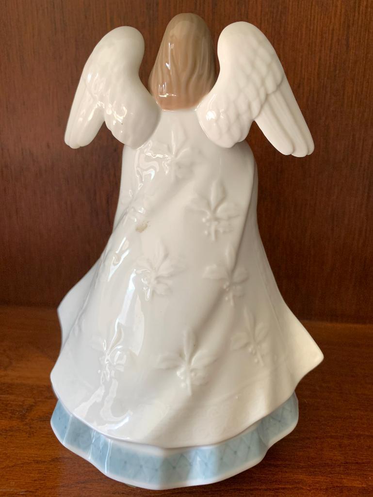 Lladro "Angelic Melody" with Original Box. This is 7.5" Tall