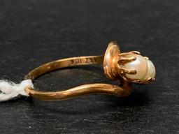 10 K Gold & Pearl Ring.The Weight is 1.2 Grams - As Pictured