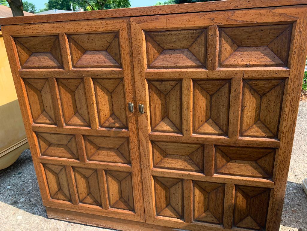 Vintage Henredon Sideboard Buffet. This is 32" T x 35" W x 18" D - As Pictured