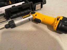 Dewalt 7.2 Volt Heavy Duty Cordless Screwdriver Carrying Case & Charger. In working condition