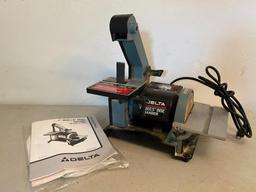 Delta 1" Belt/5" Disc Sander Model #31-080. This is in Working Condition - As Pictured