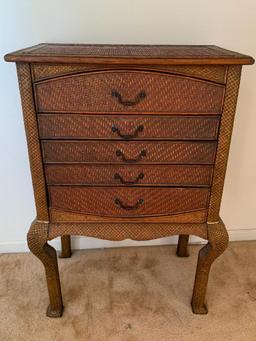 Wicker Dresser w/5 Drawers. This is 44" T x 29" W x 17". Nice Condition - As Pictured