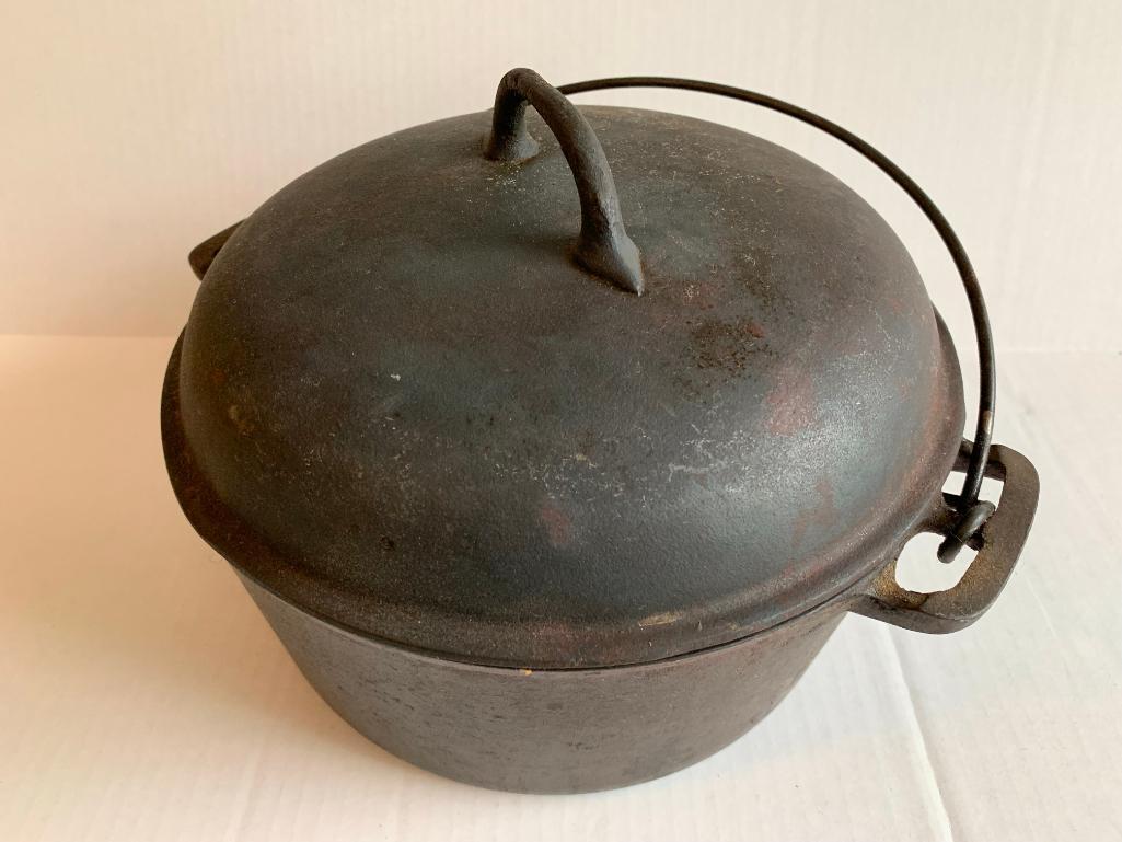 Vintage Favorite Piqua Ware Cast Iron Dutch Oven w/Lid. This is 4" T x 9" in Diameter - As Pictured