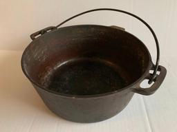 Vintage Favorite Piqua Ware Cast Iron Dutch Oven w/Lid. This is 4" T x 9" in Diameter - As Pictured