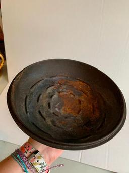 Vintage Favorite Piqua Ware Cast Iron Dutch Oven w/Lid. This is 4" T x 9" in Diameter - As Pictured