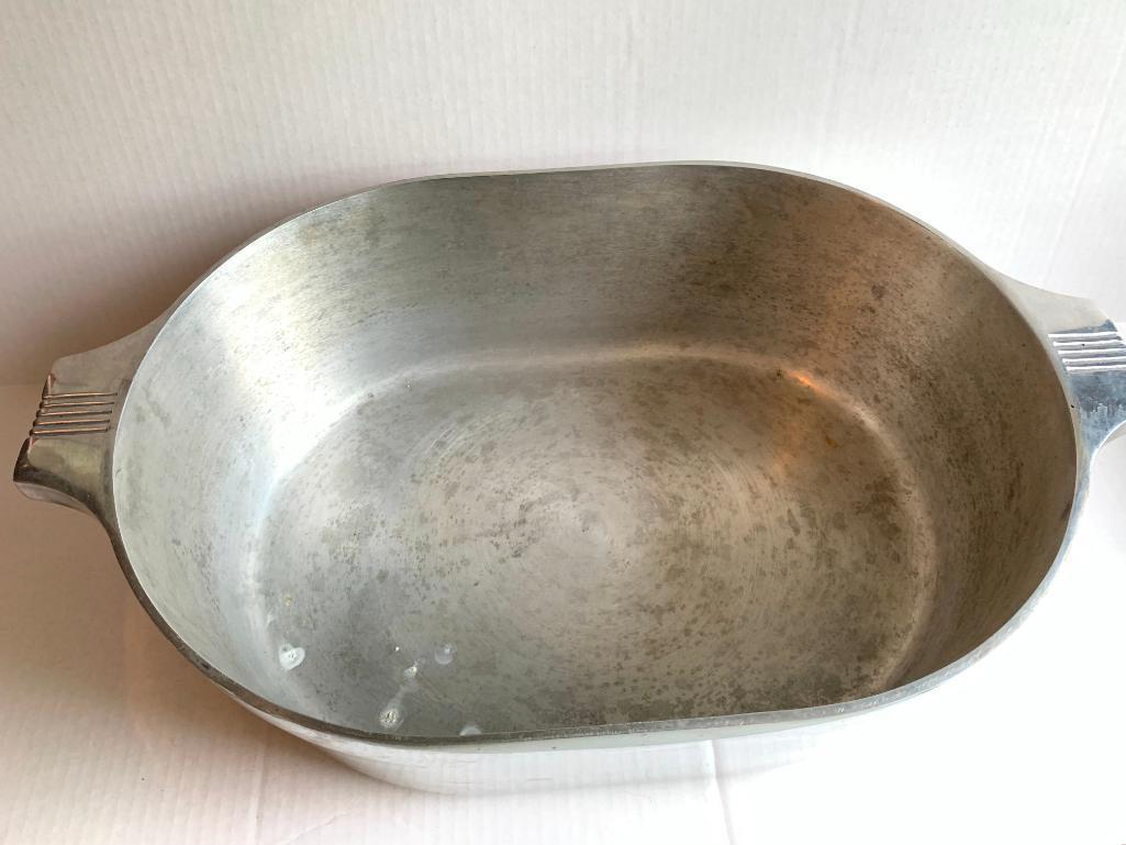 Vintage Wagner Magnalite Aluminum Dutch Oven/Roaster. This is 19" x 18" - As Pictured