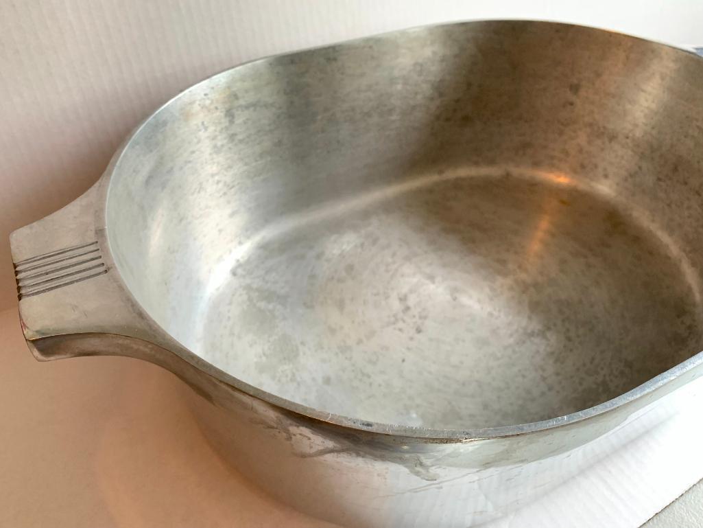 Vintage Wagner Magnalite Aluminum Dutch Oven/Roaster. This is 19" x 18" - As Pictured