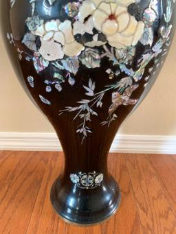 24" Oriental Style Vase. This Matches the Coffee Table w/Mother of Pearl & Abalone Inlay