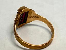 10K Men's Ring. WT = 4.1 grams