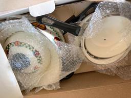 7 Piece Cookware Set Porcelain Enamel w/Apple Accents New in Box