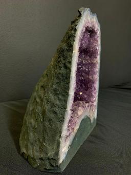 Beautiful Large Amethyst Crystal Geode. This is 10" x 8"