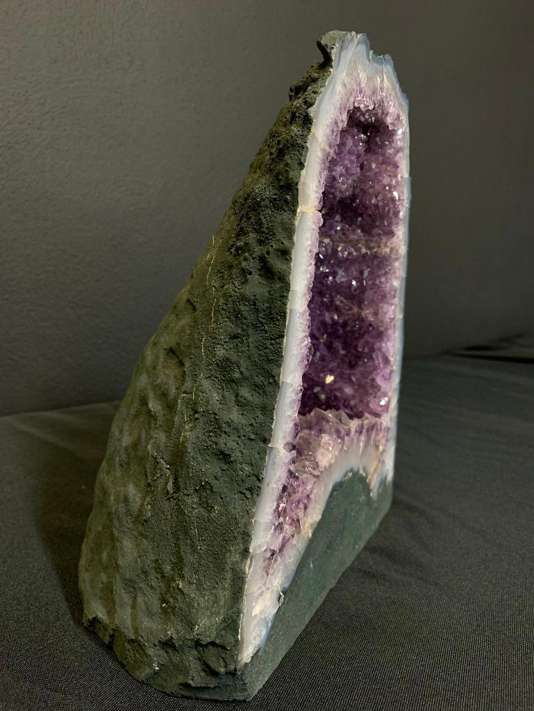 Beautiful Large Amethyst Crystal Geode. This is 10" x 8"