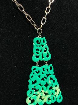 Green & Cream Tone Necklace w/Silver Tone Chain