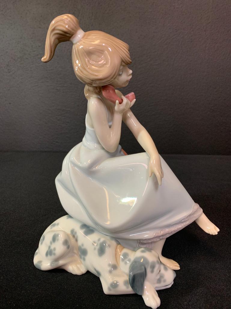 Lladro "Chit Chat" Porcelain Figurine. This is 7.5" Tall