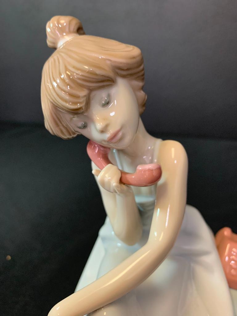 Lladro "Chit Chat" Porcelain Figurine. This is 7.5" Tall