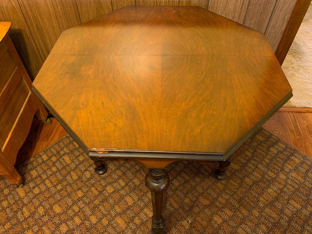 Octogon Table. This is 28" T x 27" in Diameter. Has Scratches & Stains on the Top