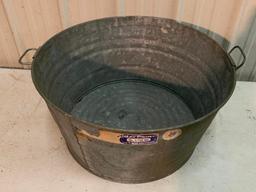 2/13 3/4 Gallon Galvanized Tub w/Handles