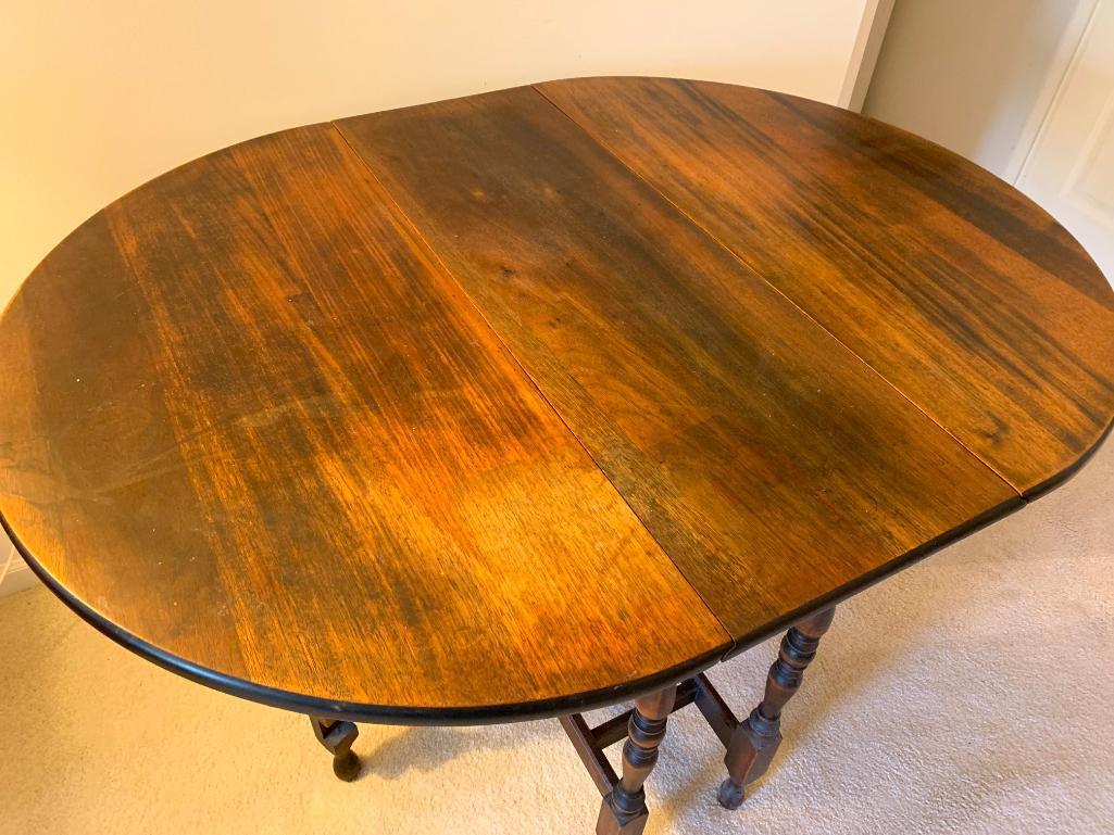 Drop Leaf Gate Leg Table. This is 30" T x 46" W x 35" D