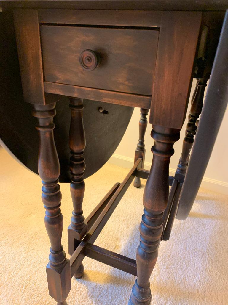 Drop Leaf Gate Leg Table. This is 30" T x 46" W x 35" D