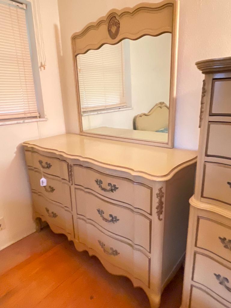 Dresser w/6 Drawers & Mirror. This is 36" T x 53" W x 21" D. This Does Have Scrapes and Scuffs