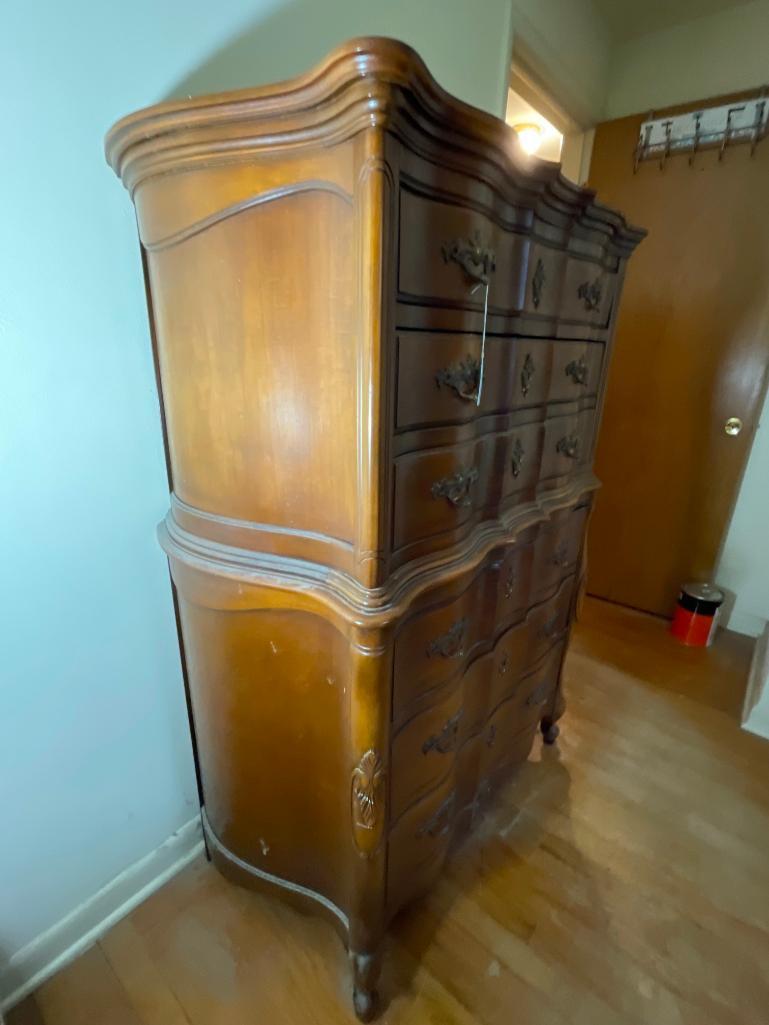 Chest of Drawers w/6 Drawers. This is 57" T x 41" W x 21" D