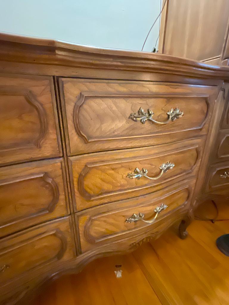 9 Drawer Dresser w/Out Mirror by Thomasville. This is 33" T x 67" x 21" D