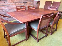 Mid Century Modern Walnut Dining Table Incl 2 Leafs & 6 Chairs. The Table is 28" T x 72" W x 42" D